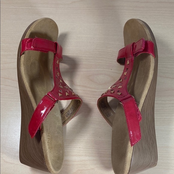Vionic Maggie Red Wedge Sandals Comfortable Slip-On Design - Picture 6 of 11